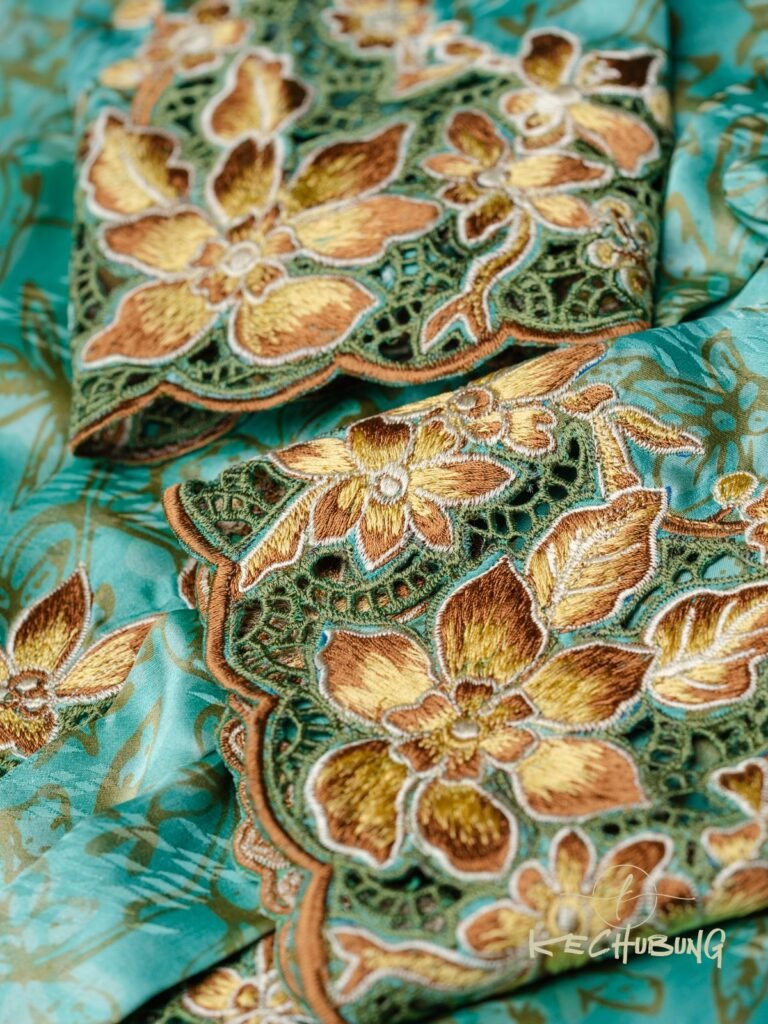 Royal Poinciana Embroidery – Sulam Goyang Kebaya Tradisi 01