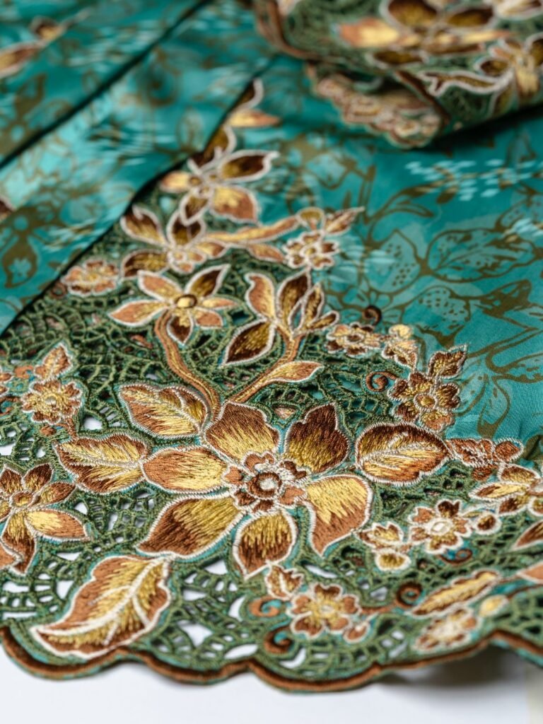 Royal Poinciana Embroidery – Sulam Goyang Kebaya Tradisi